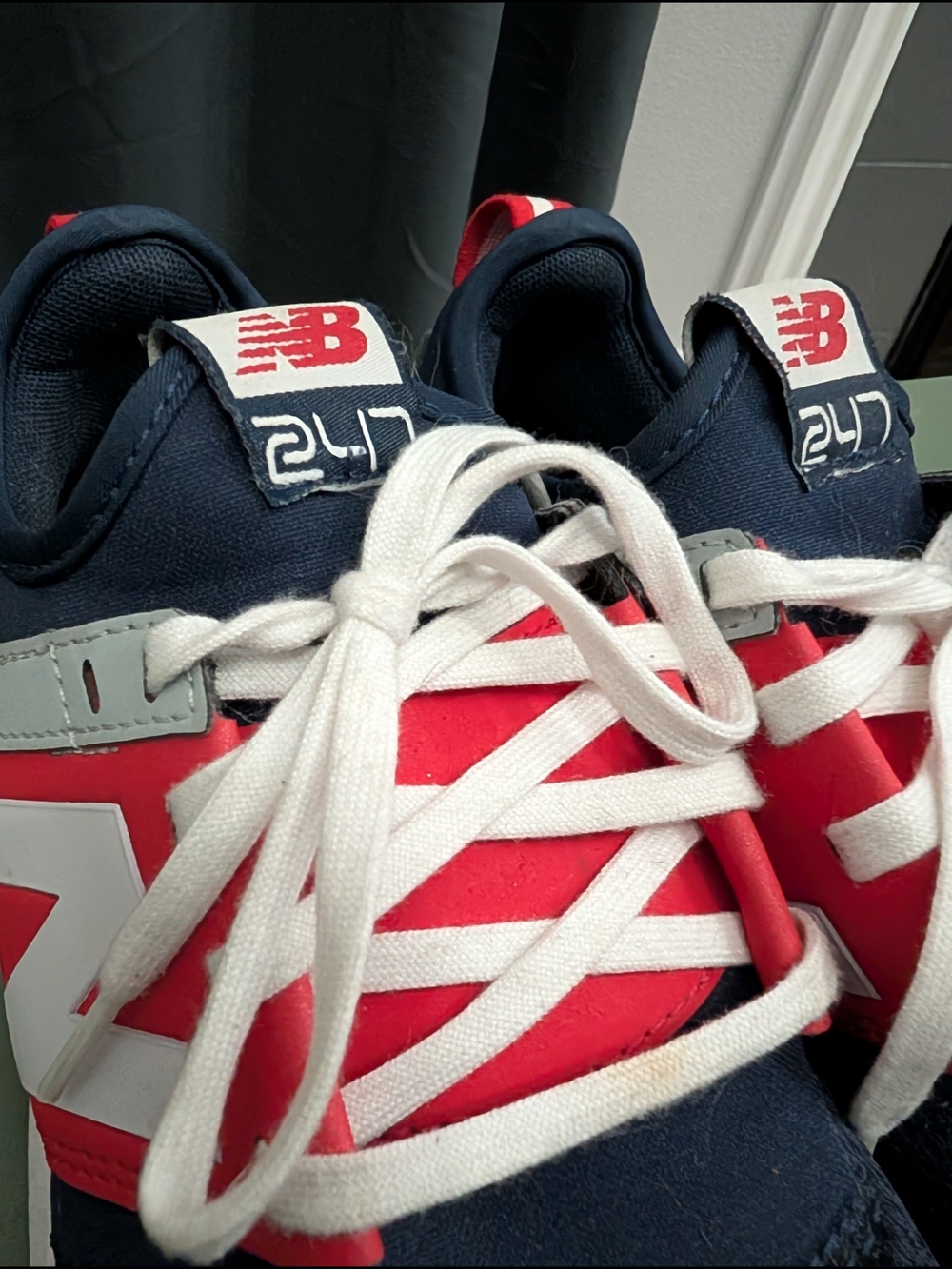 New Balance Women’s Red/White/Blue 24/7 Athletic Sneakers SZ 8 - Picture 5 of 11